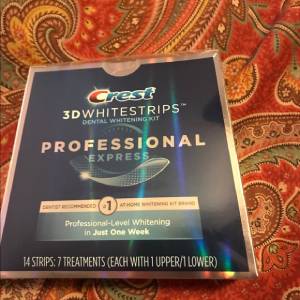 جهاز كرست بروفيشنال Crest™ 3d White Professional Light لتبييض الاسنان (أصدار مطور) - 30 مرحلة تبييض photo review